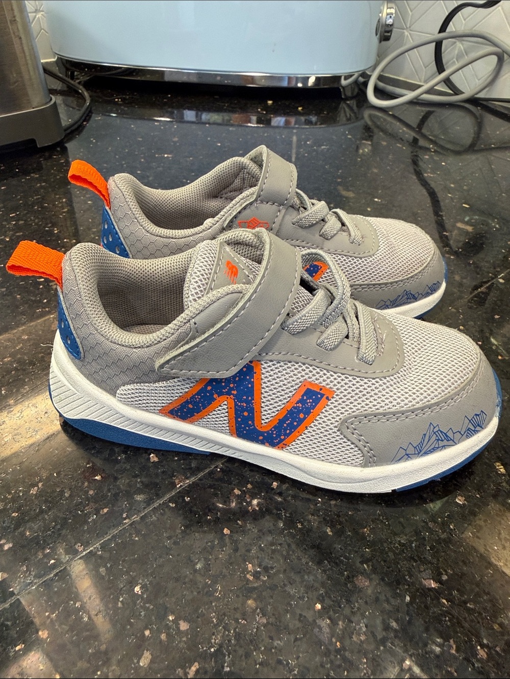 New Balance DynaSoft Gray and Orange Velcro Athletic Sneakers Toddler Boys Sz 8